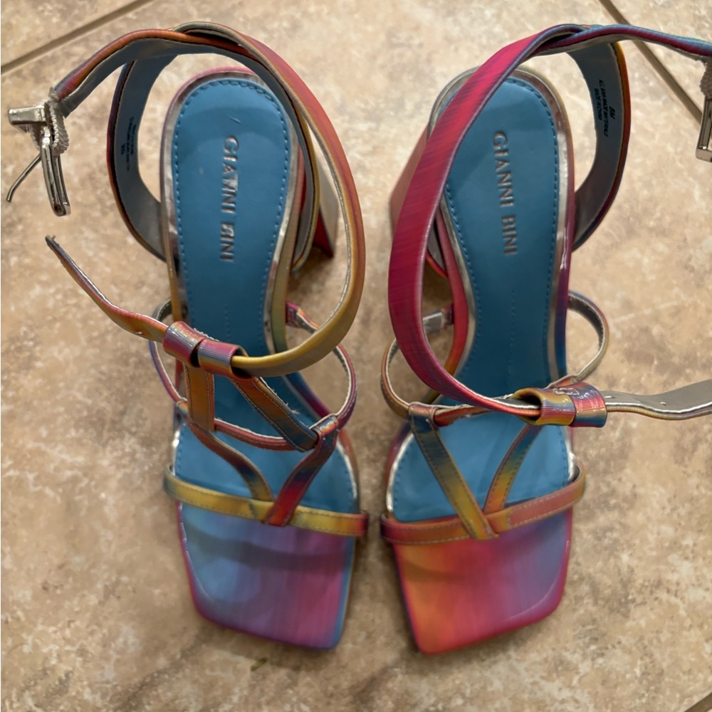 Gianni Bini Holographic chunky heels size 8 - Picture 3 of 7